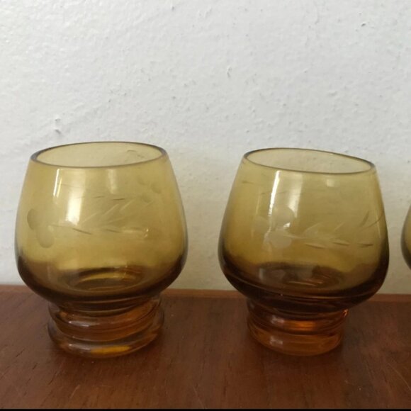 Vintage MCM Etched Wheat Pattern Amber Glass Cordial Shot Glasses Lot of 4 Set - Picture 4 of 7